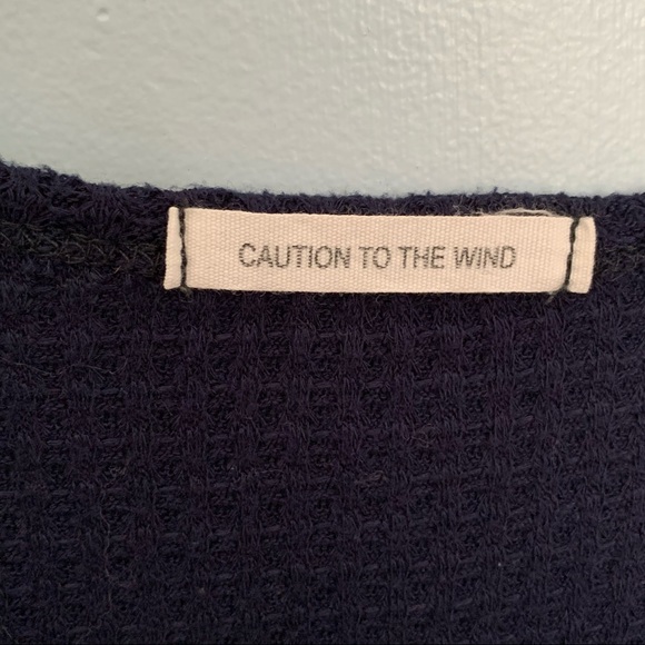 Textured tie crop top - Picture 3 of 3